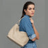 Bolso de hombro para mujer de piel con bandolera extensible khaki Mara