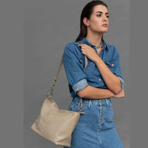 Bolso de hombro para mujer de piel con bandolera extensible khaki Mara