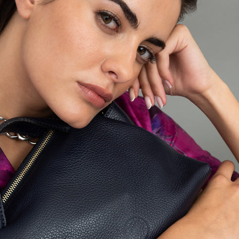 Bolso bandolera para mujer de piel con asas de mano azul marino Amelie