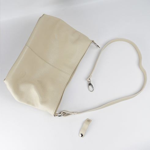 Bolso de hombro para mujer de piel con bandolera extensible beige Mara