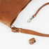 Bolso de hombro para mujer de piel con bandolera extensible marrón Mara