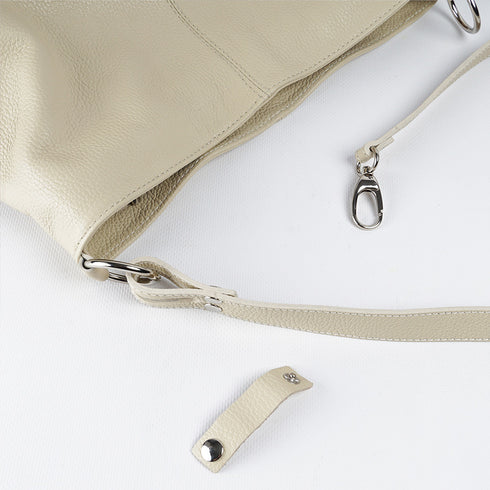 Bolso de hombro para mujer de piel con bandolera extensible beige Mara