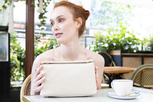 Bolso bandolera de piel con solapa Beige Laia