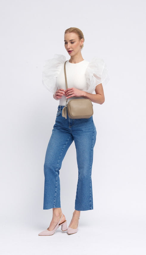 Bolso de Piel bandolera cuadrado khaki con pompón de mujer Cristin