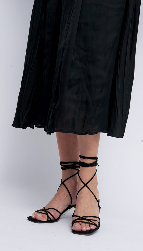 Sandalias con tacón de piel con tiras trenzadas para mujer negro Gabriella