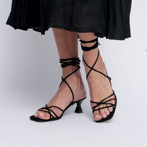 Sandalias con tacón de piel con tiras trenzadas para mujer negro Gabriella