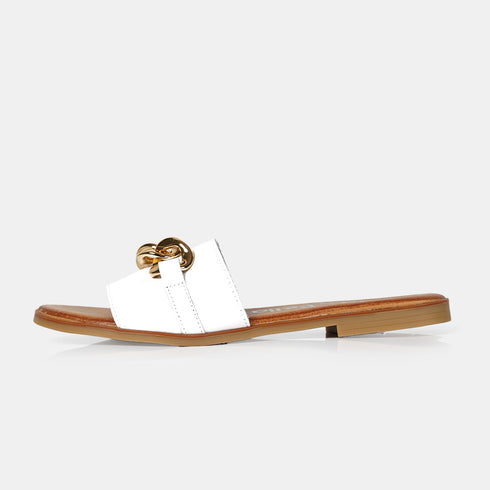 Sandalias de mujer de piel con adorno blanco Charo