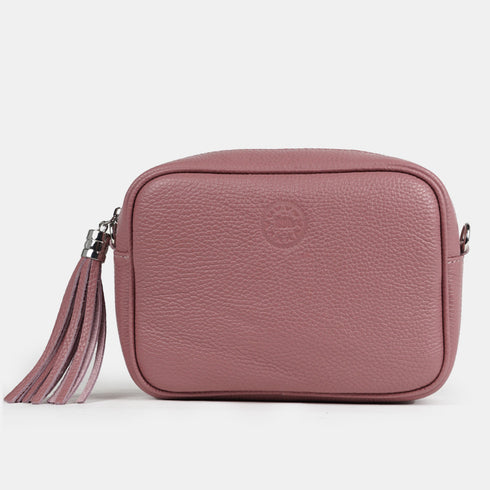 Bolso de bandolera piel con pompón Cristin Rosa oscuro