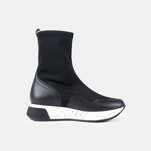 Zapatilla plana de licra de color negro Judith