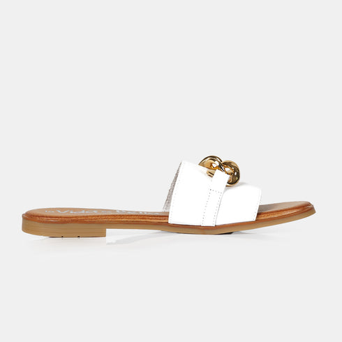 Sandalias de mujer de piel con adorno blanco Charo