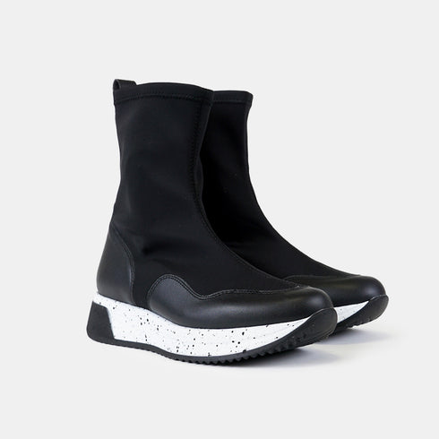 Zapatilla plana de licra de color negro Judith