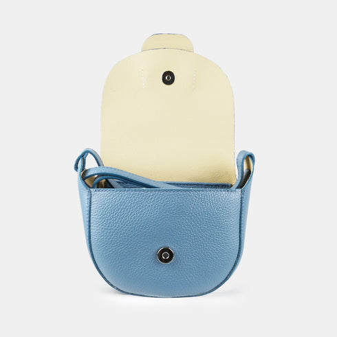 Bolso bandolera para mujer de piel con solapa azul claro Celia