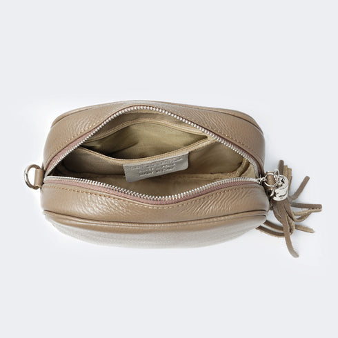 Bolso de Piel bandolera cuadrado khaki con pompón de mujer Cristin