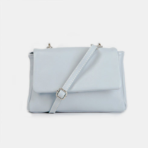 Bolso bandolera con solapa de piel azul celeste Carla primavera