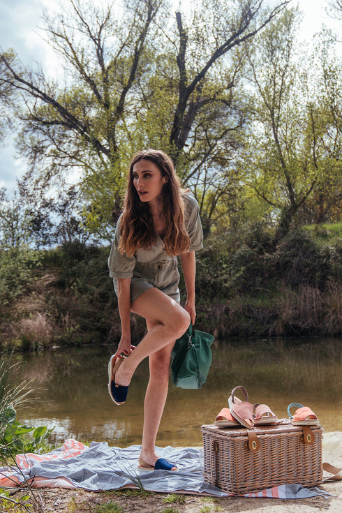 Menorquina de mujer de piel Alba (Navy/Beige)