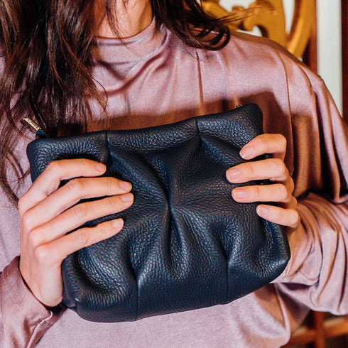 Bolso de bandolera de piel arrugada azul marino Cecilia S