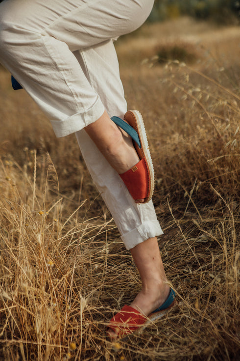 Menorquina de mujer de piel Alba (Naranja/celeste)