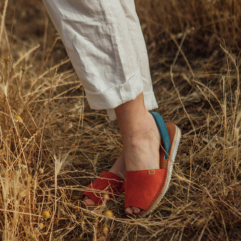 Menorquina de mujer de piel Alba (Naranja/celeste)