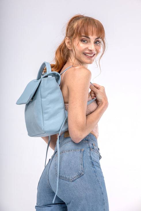 Mochila de piel para mujer celeste Bora
