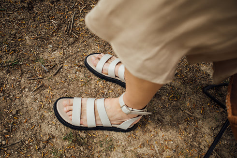 Sandalia romano de piel con piso grueso Narcis Beige