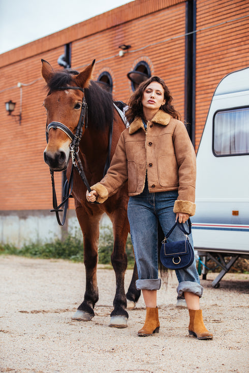 Bolso de bandolera con solapa piel serraje azul marino Camila