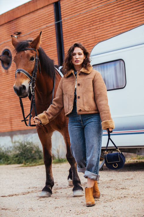 Bolso de bandolera con solapa piel serraje azul marino Camila