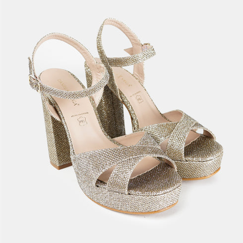 Zapatos de fiesta con tacón de doce centímetros para mujer de color dorado. Vista frontal superior.