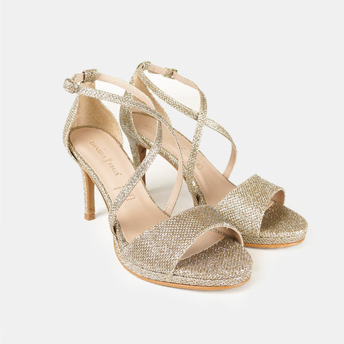 Vista superior del modelo Marta, un tacón de fiesta para estas Navidades y Nochevieja. Tiene un brillo dorado o plateado que lo hace especial para las fiestas nocturnas de gala.