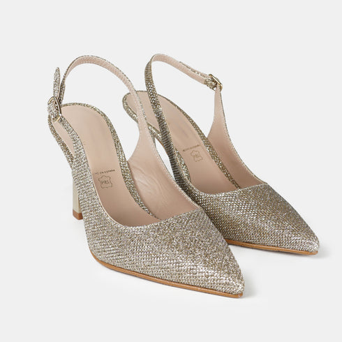 Vista lateral superior del modelo Sabrina, un tacón de fiesta para estas Navidades y Nochevieja. Tiene un brillo dorado o plateado que lo hace especial para las fiestas nocturnas de gala.