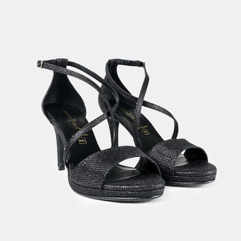 Vista lateral del modelo Marta, un tacón de fiesta para estas Navidades y Nochevieja. Tiene un brillo dorado o plateado que lo hace especial para las fiestas nocturnas de gala.