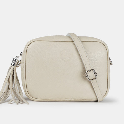 Bolso de bandolera piel con pompón Cristin Primavera Beige