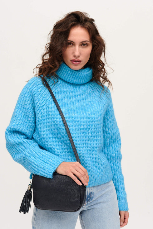 Bolso de Piel bandolera cuadrado Azul Marino con pompón de mujer Cristin
