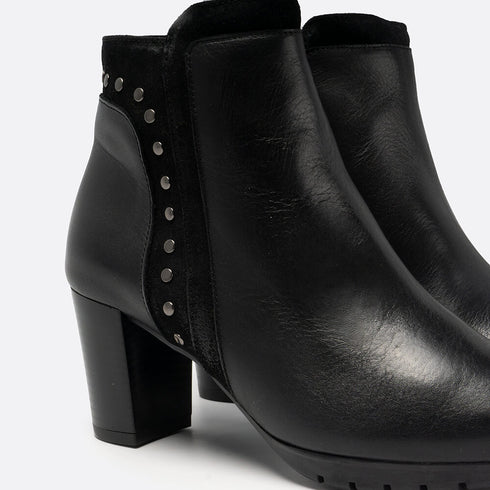 botines-de-piel-mujer-tachuelas