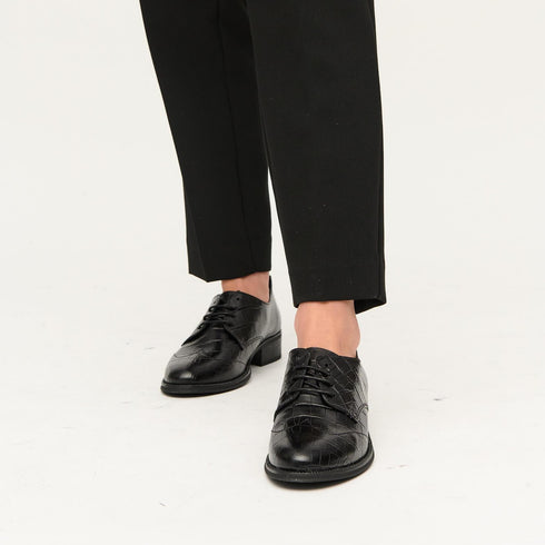 zapato-clasico-de-piel-de-mujer-cordones