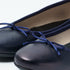 zapato-plano-de-mujer-piel-azul-marino